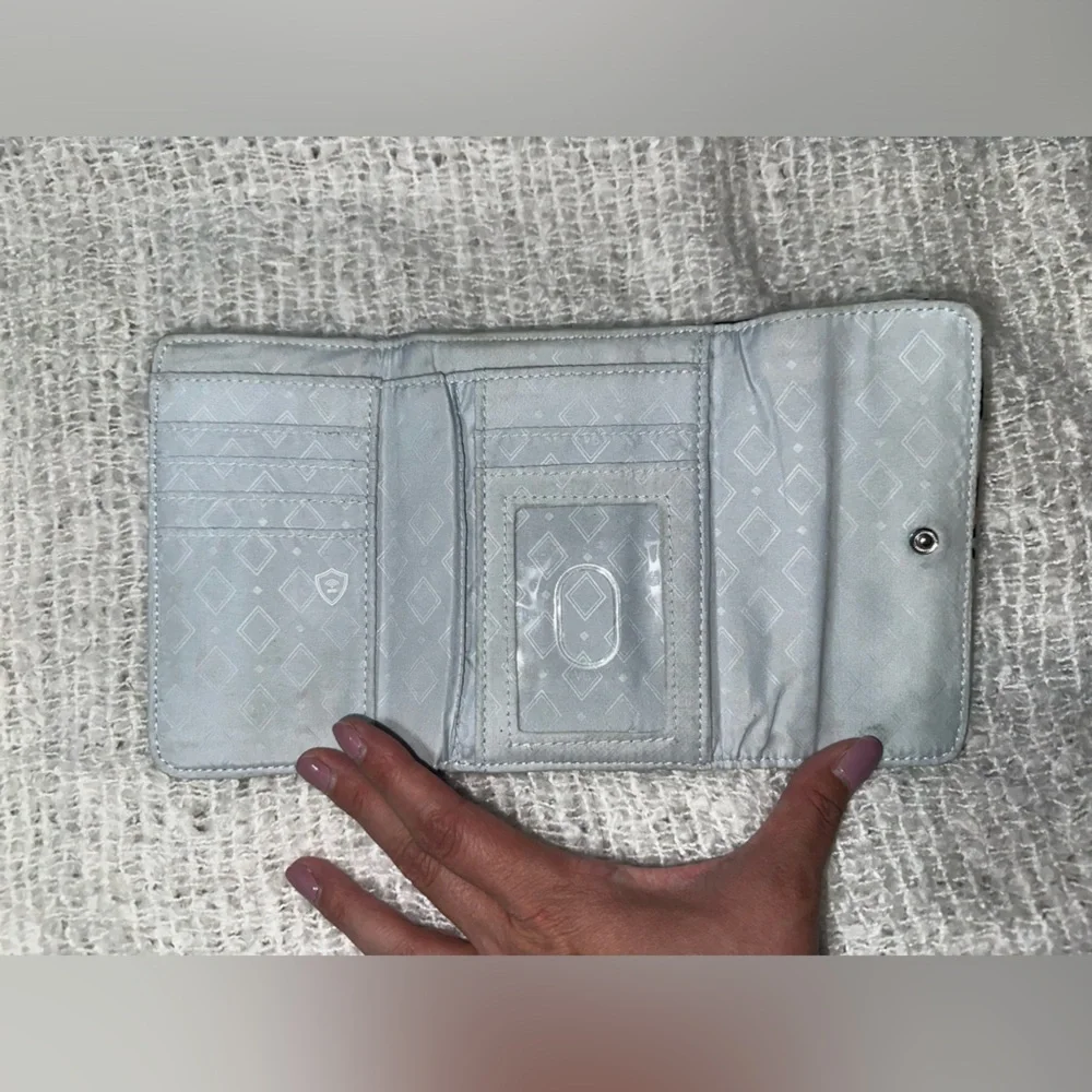 Vera Bradley Lisbon‎ Medallion RFID Euro Wallet - Picture 5 of 7